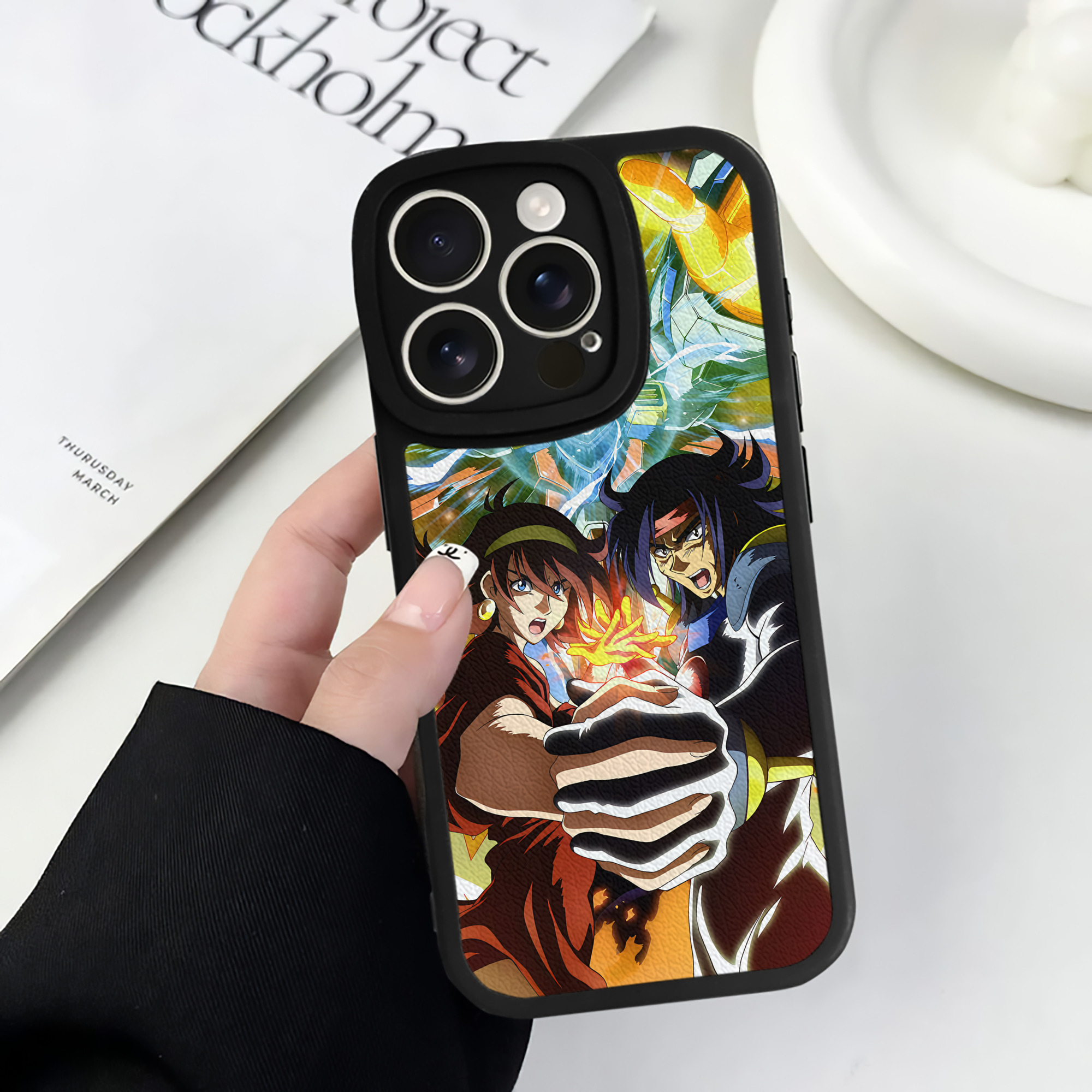（画像用） 機動戦士ガンダム Mobile Suit Gundam 【iPhone 16シリーズ対応】シリコンスマホケース（レザー調） 材質：シリコン